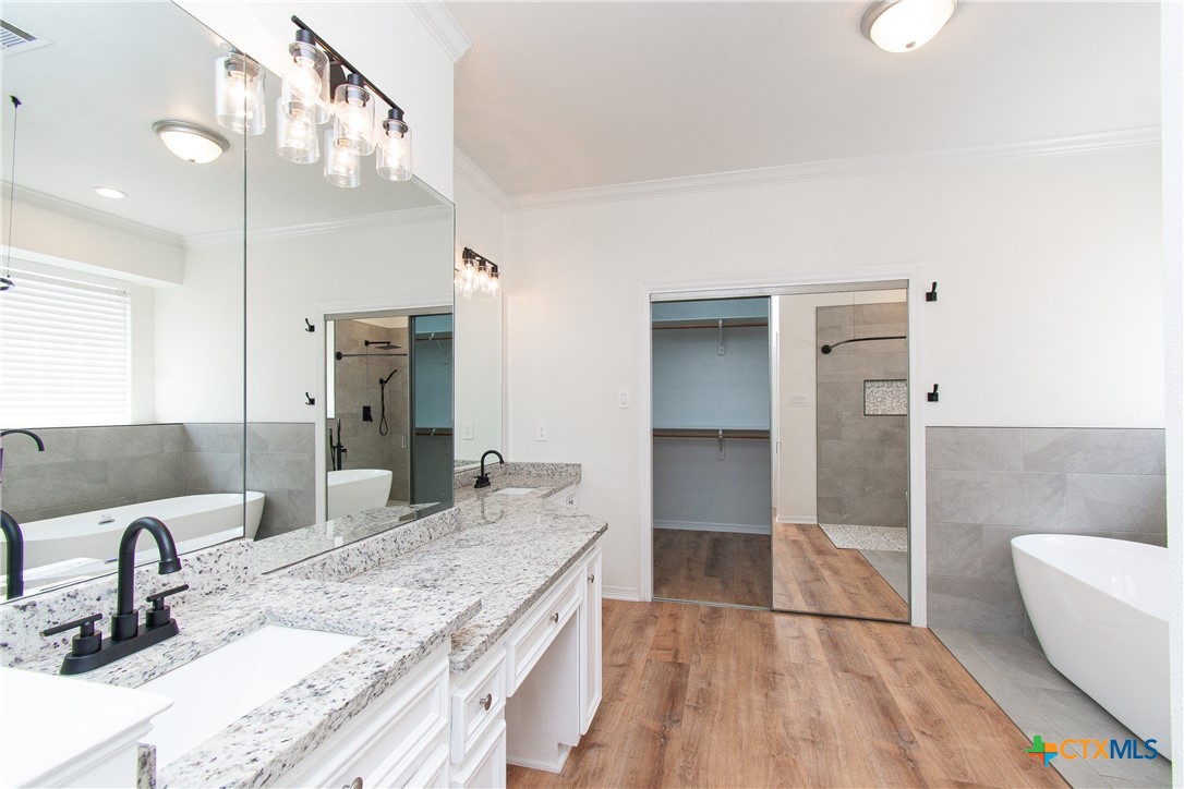 2421 Pin Oak Drive Property Photo 24