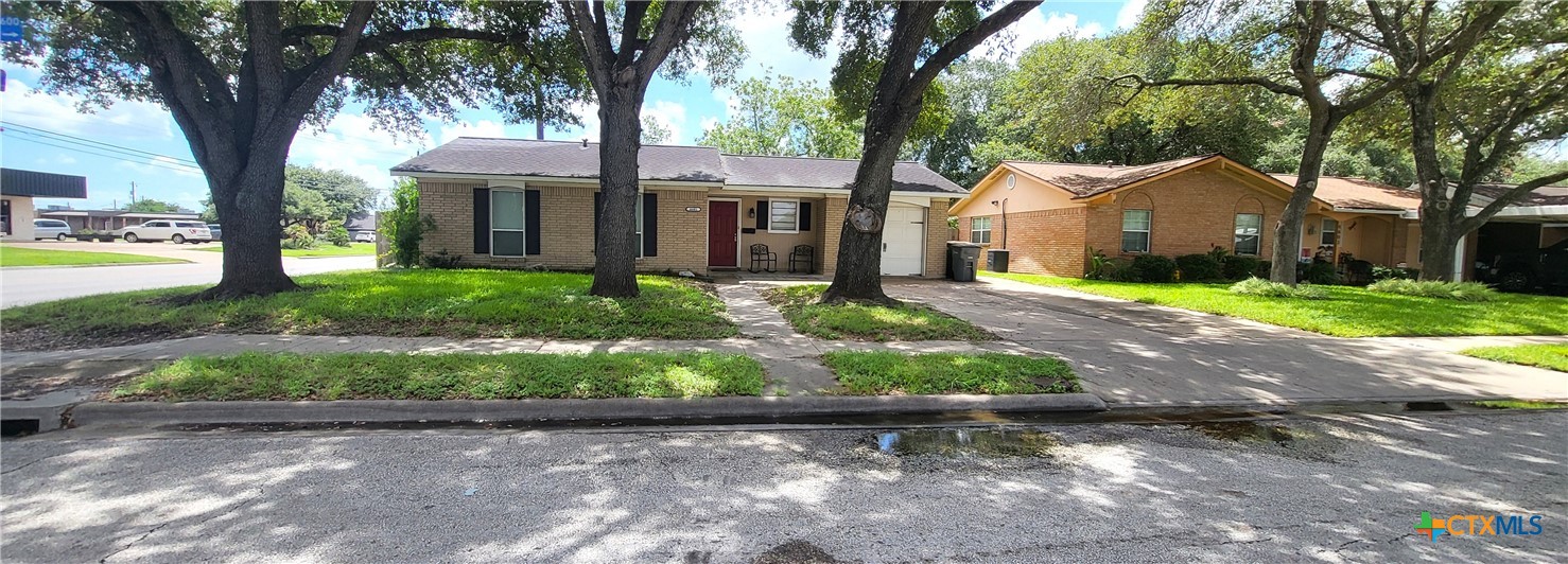 4601 Evergreen Lane Property Photo 3