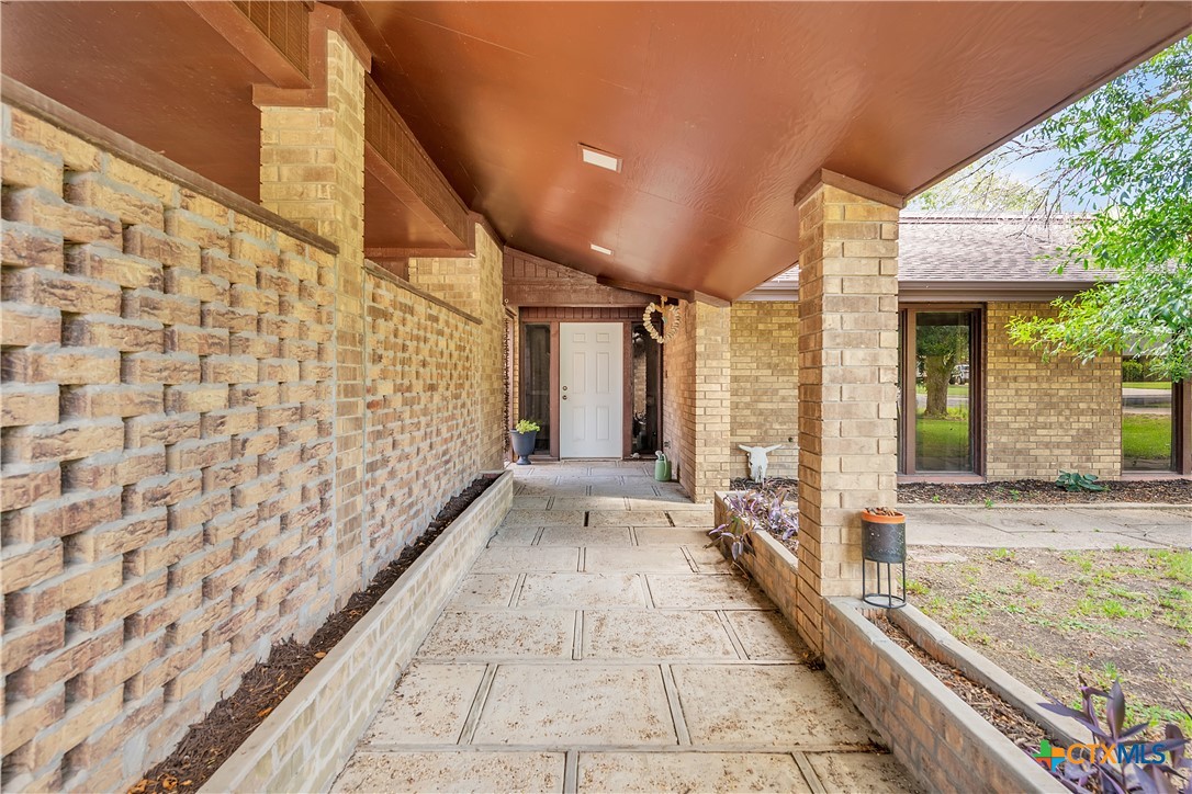 602 White Oak Lane Property Photo 3