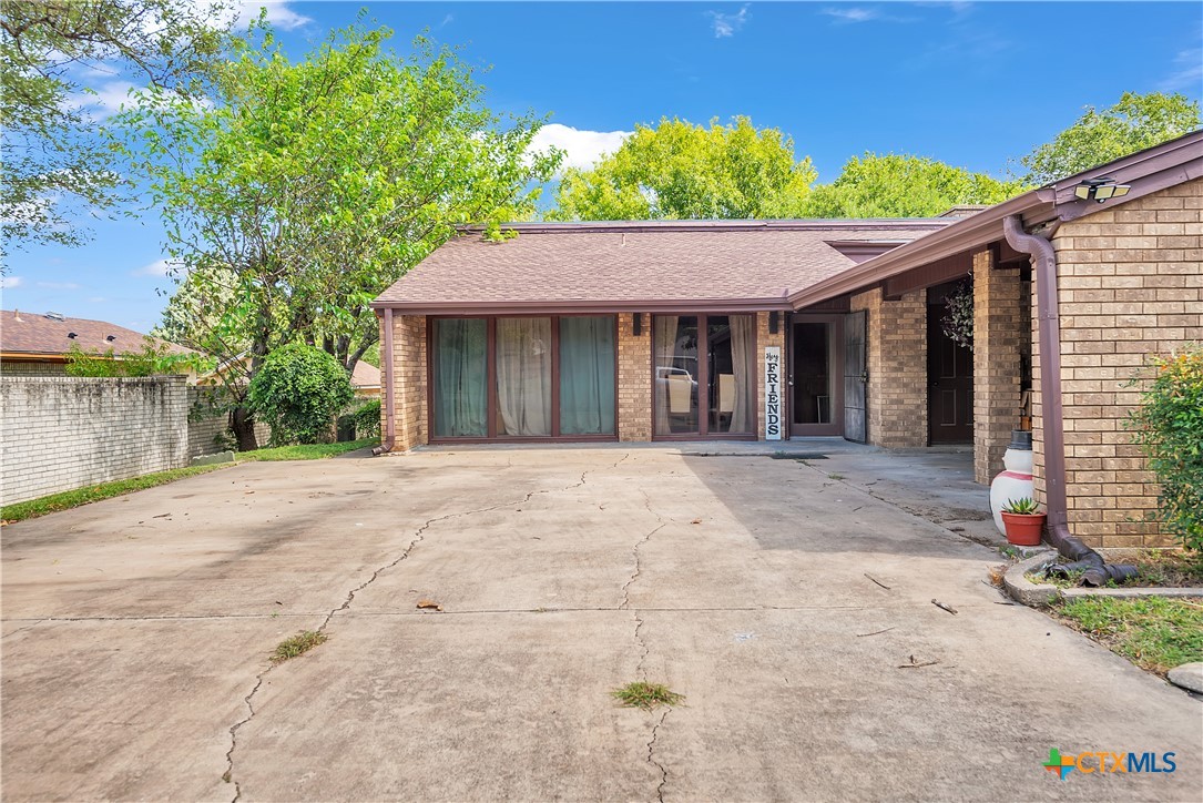 602 White Oak Lane Property Photo 6