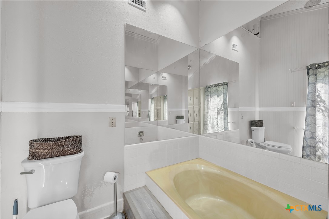 602 White Oak Lane Property Photo 17