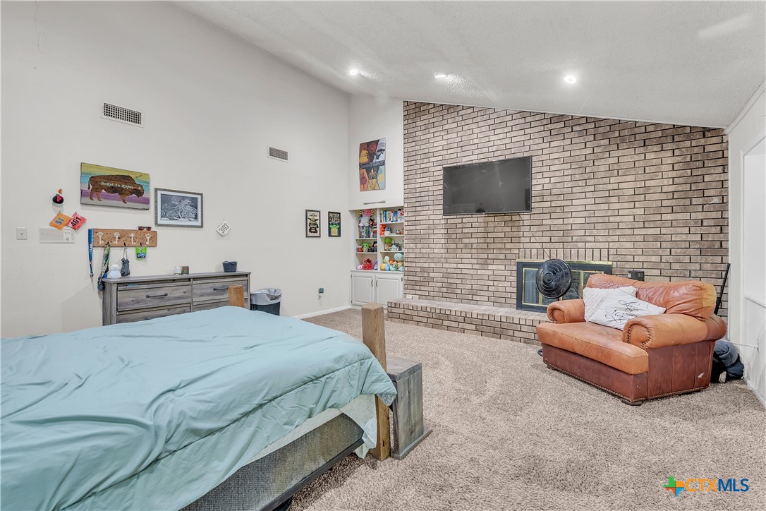 602 White Oak Lane Property Photo 19