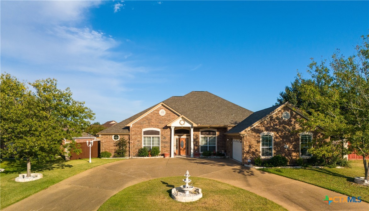 1004 Shady Hollow Court Property Photo 1