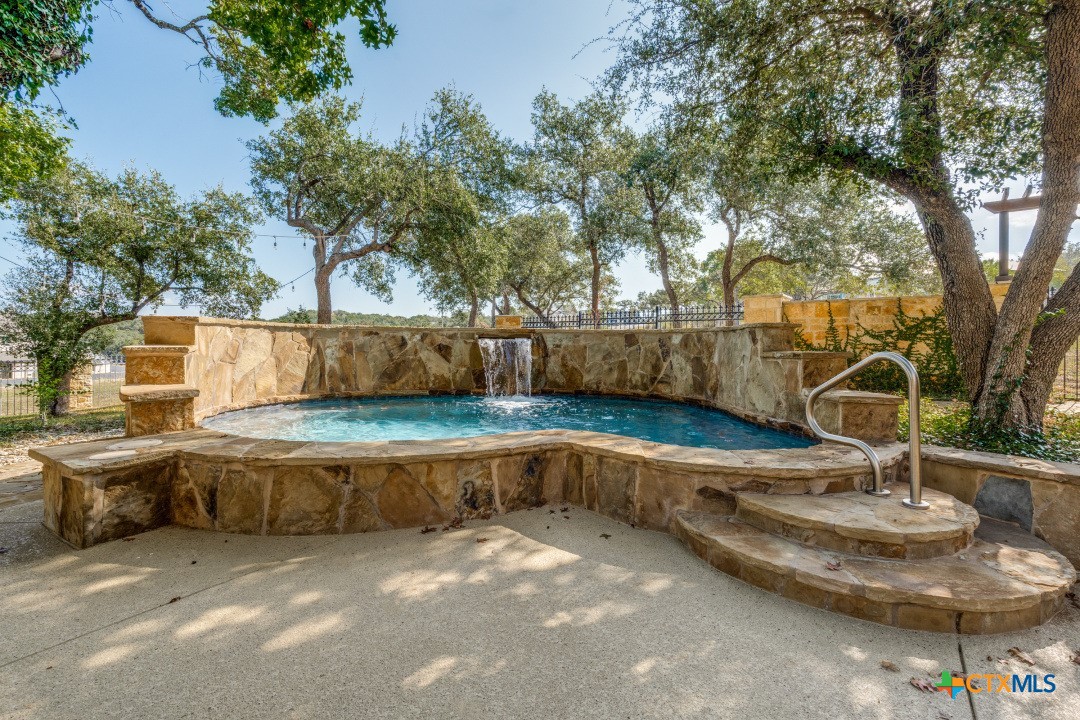 1027 Las Brisas Drive Property Photo 3