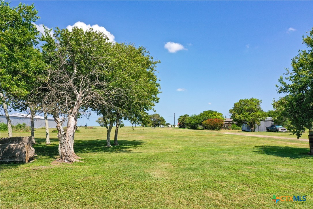 302 Luthardt Property Photo 4