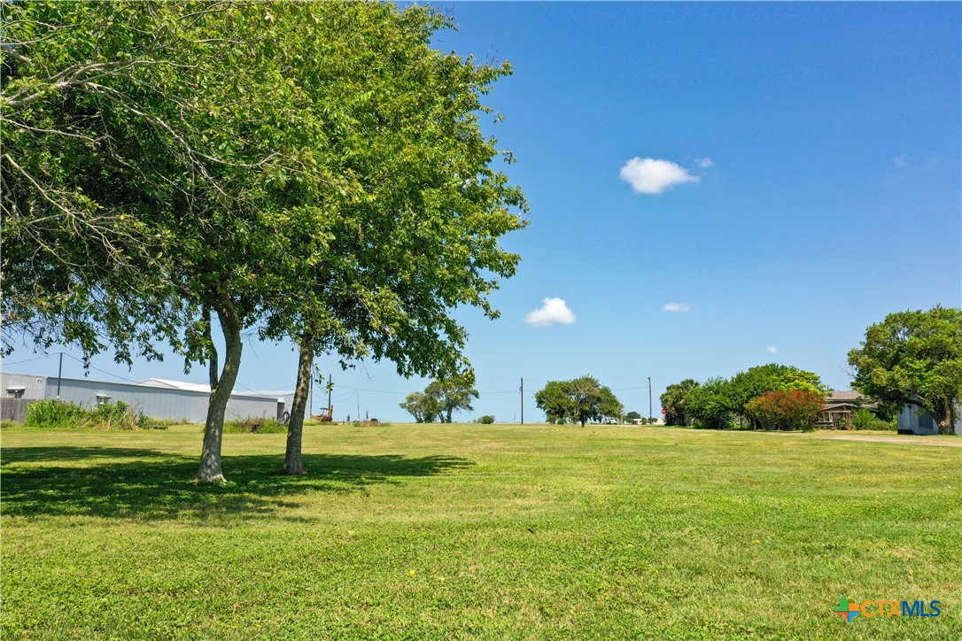 302 Luthardt Property Photo 5