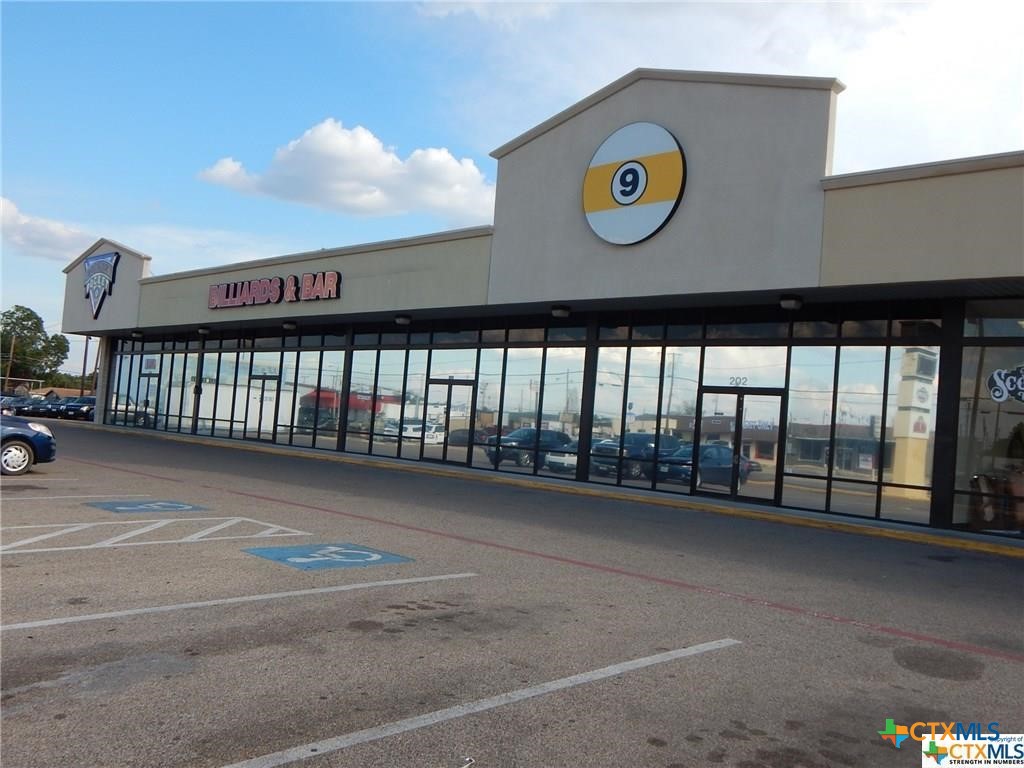 202 E Veterans Memorial Boulevard Property Photo 1