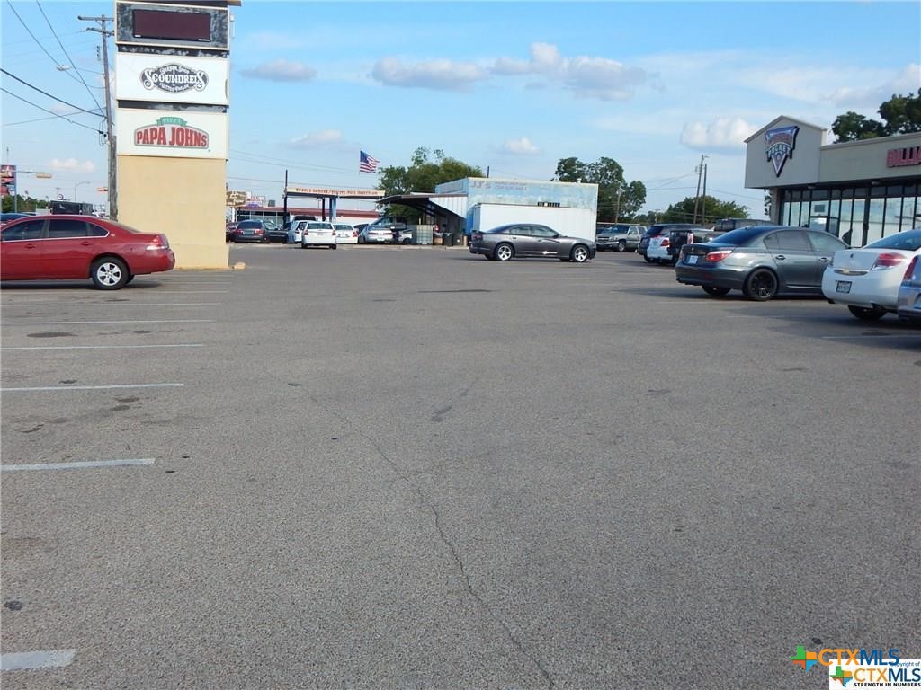 202 E Veterans Memorial Boulevard Property Photo 2