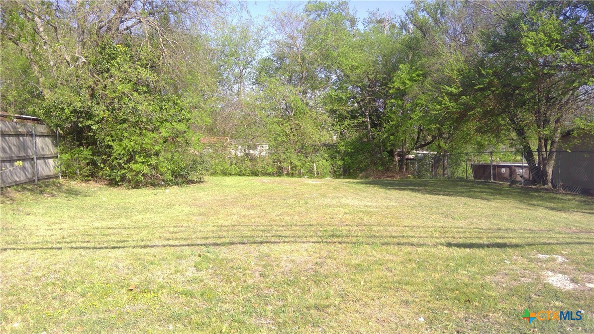 915 Florence Road Property Photo 2