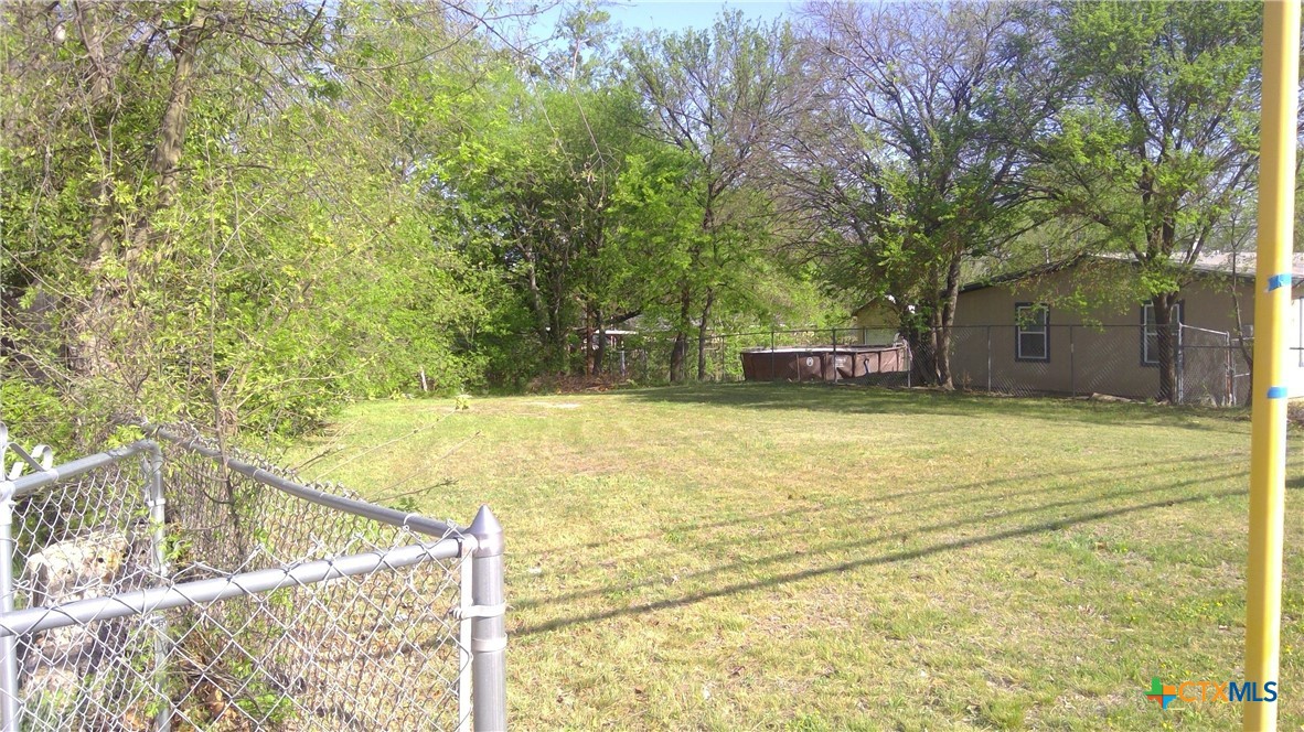 915 Florence Road Property Photo 3