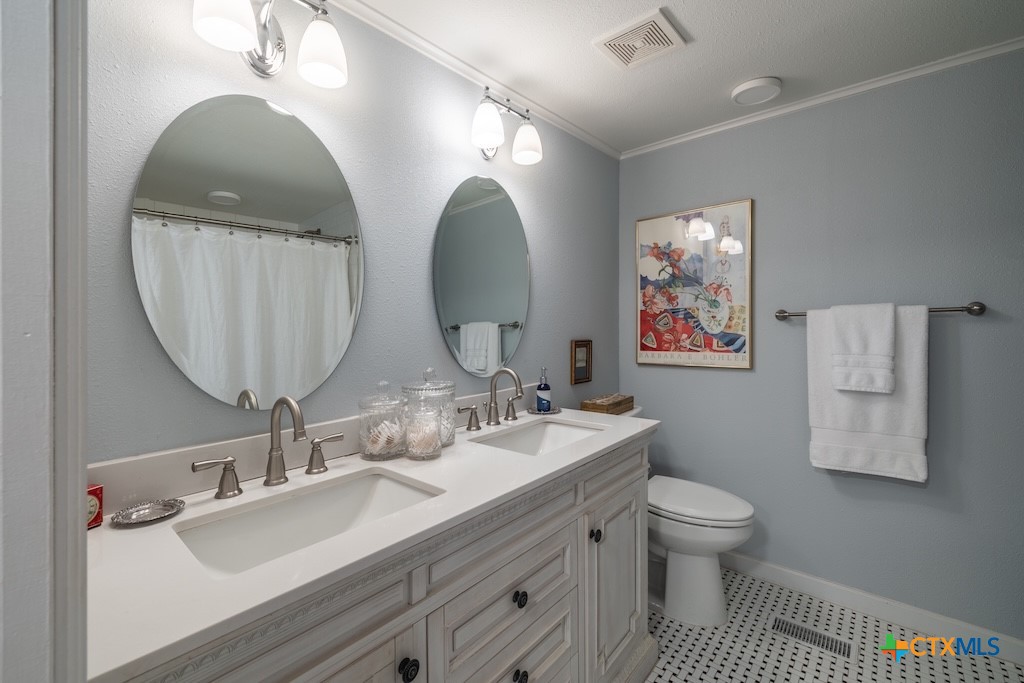 114 N College Street Property Photo 12