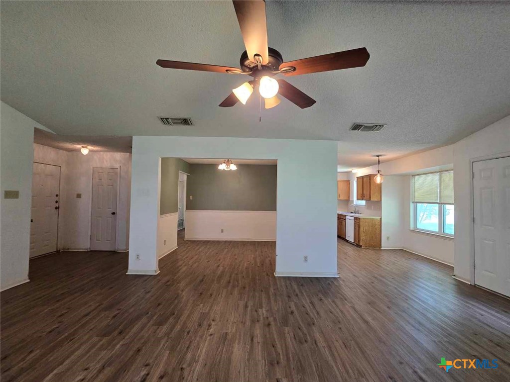 4709 Poppy Wood Circle Property Photo 5