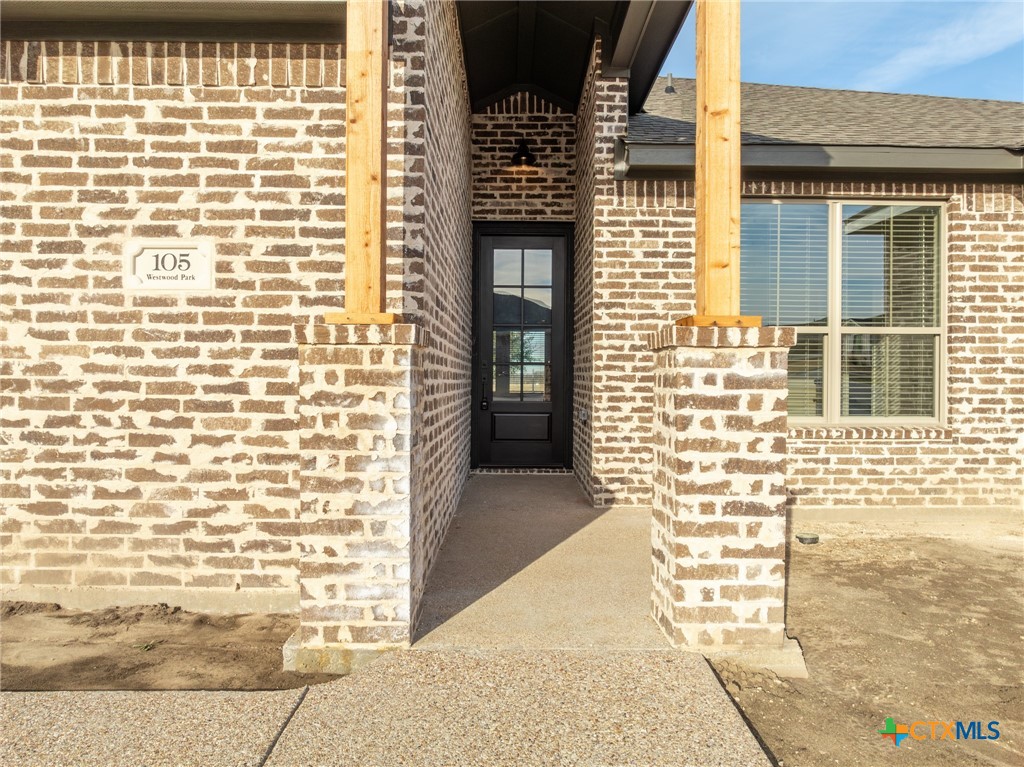 105 Westwood Park Property Photo 3