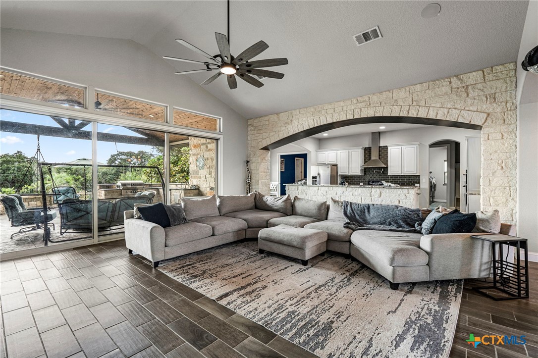 2550 Black Bear Drive Property Photo 3