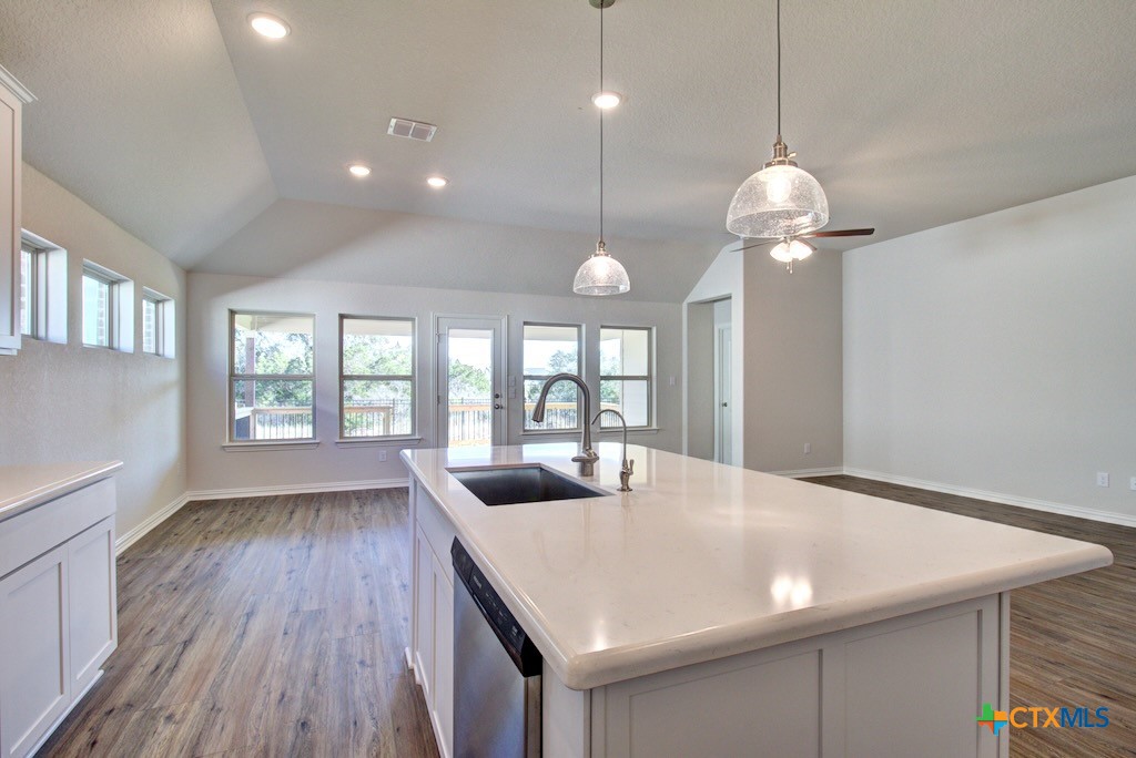 1416 Quarry Rock Property Photo 2