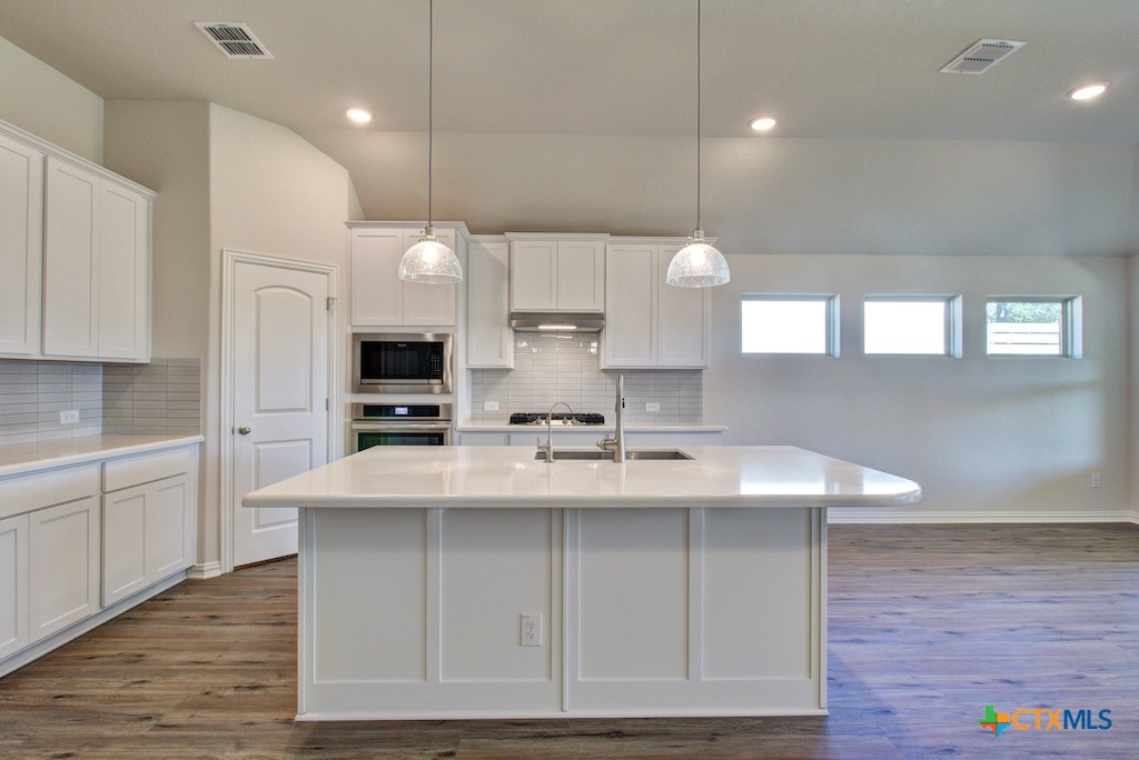 1416 Quarry Rock Property Photo 3