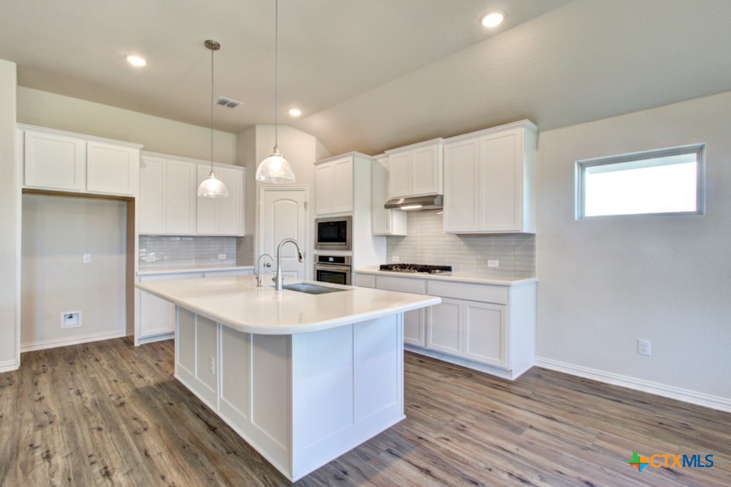 1416 Quarry Rock Property Photo 4