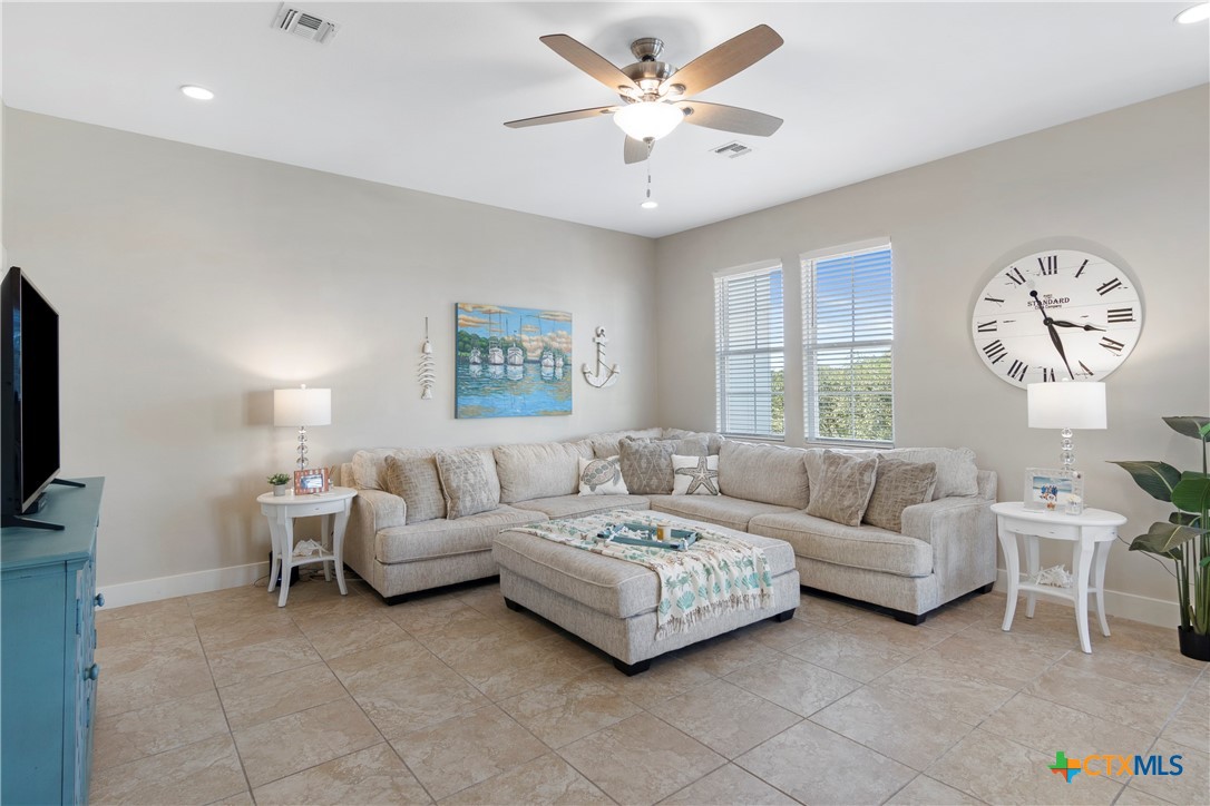 114 Lavaca Circle Property Photo 8