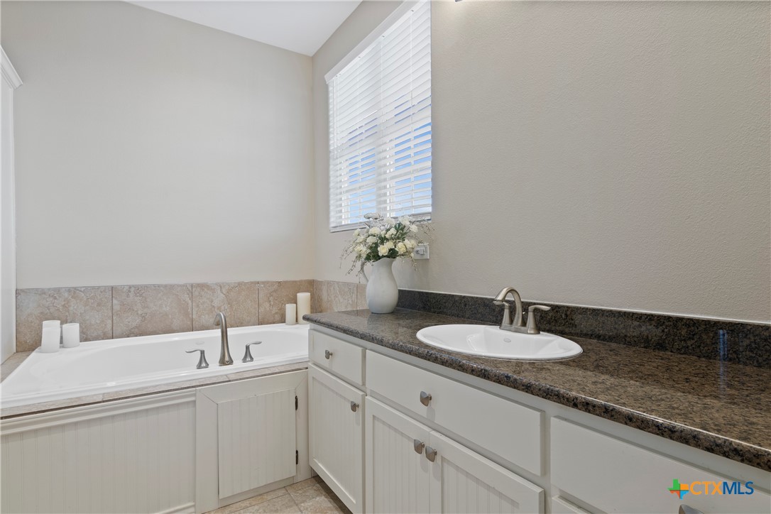 114 Lavaca Circle Property Photo 17