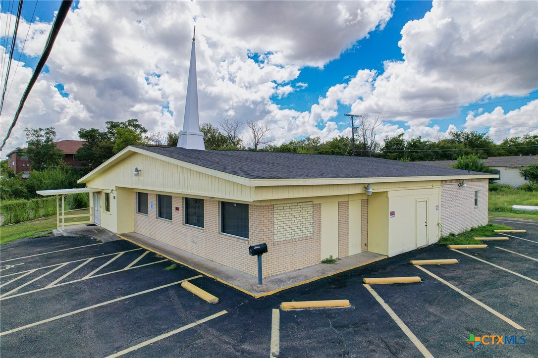 112 E Hallmark Avenue Property Photo