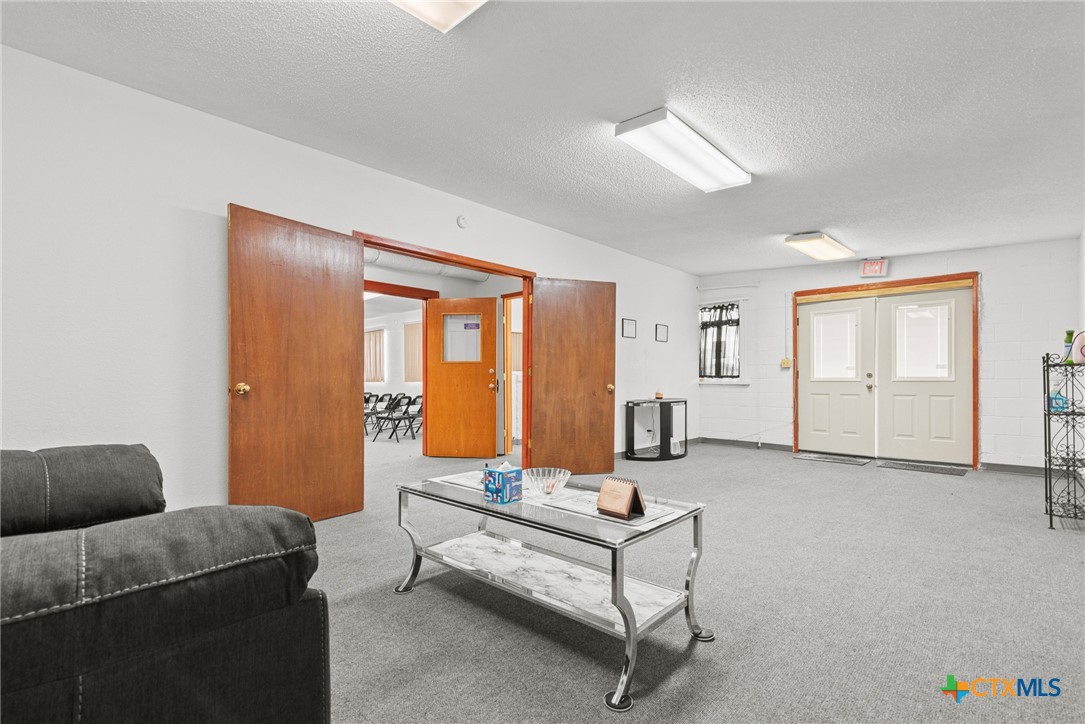 112 E Hallmark Avenue Property Photo 7