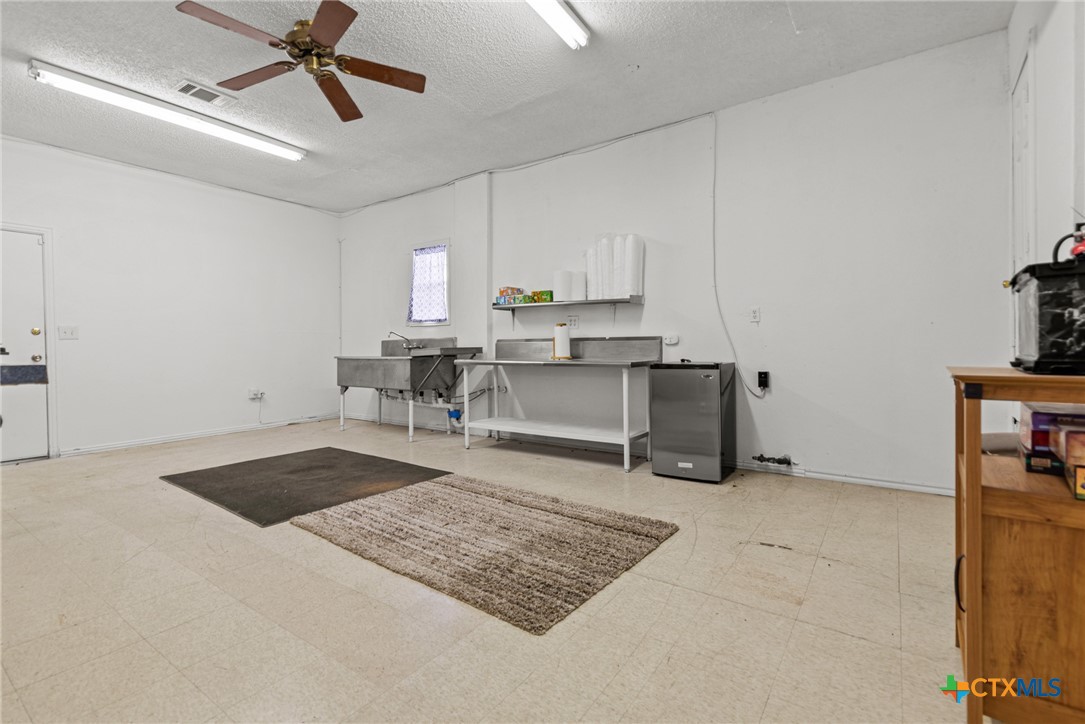 112 E Hallmark Avenue Property Photo 13
