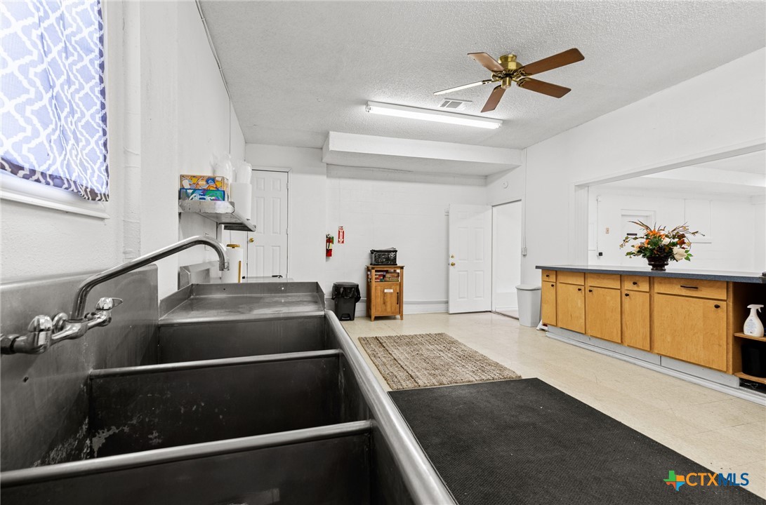 112 E Hallmark Avenue Property Photo 14