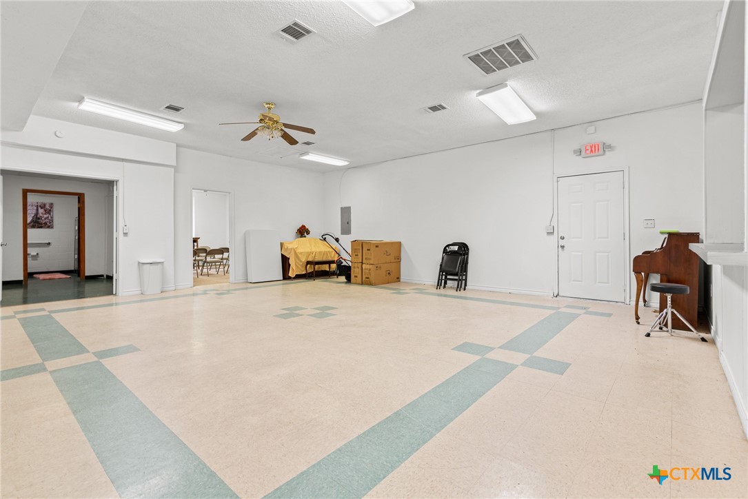 112 E Hallmark Avenue Property Photo 15