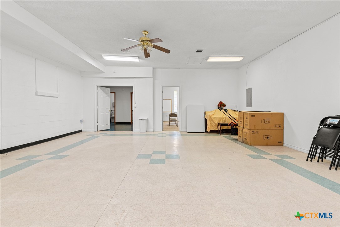 112 E Hallmark Avenue Property Photo 16