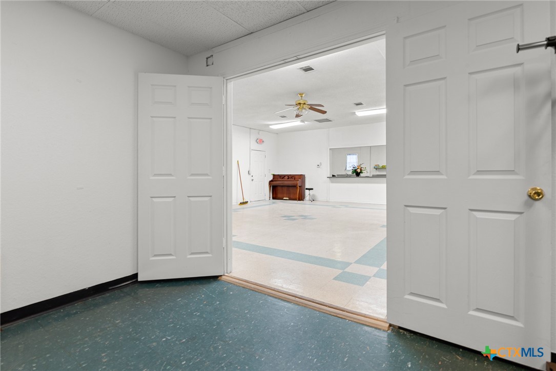 112 E Hallmark Avenue Property Photo 21