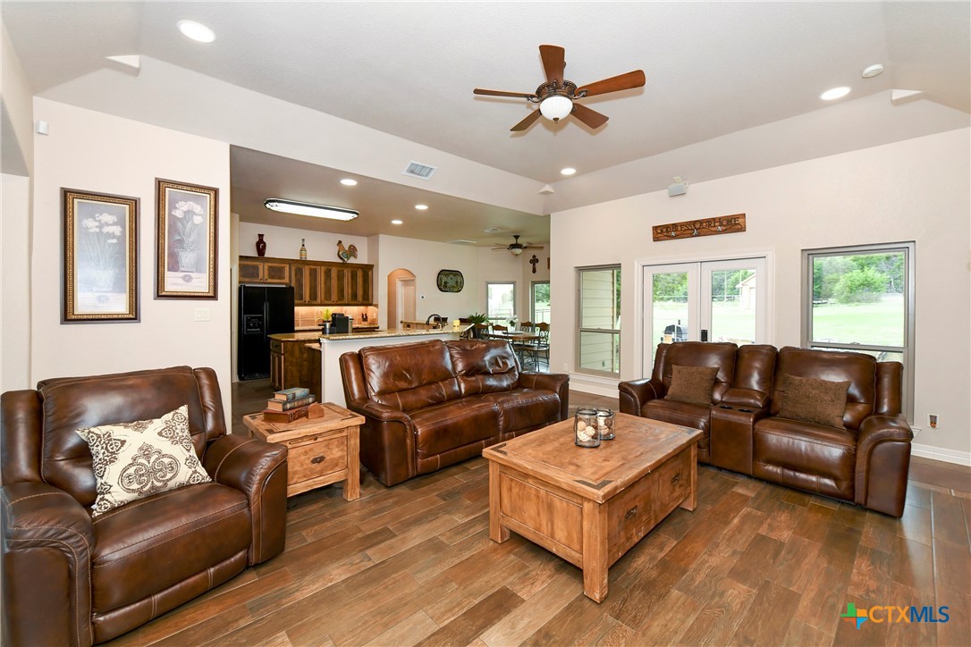 424 Lantana View Property Photo 7