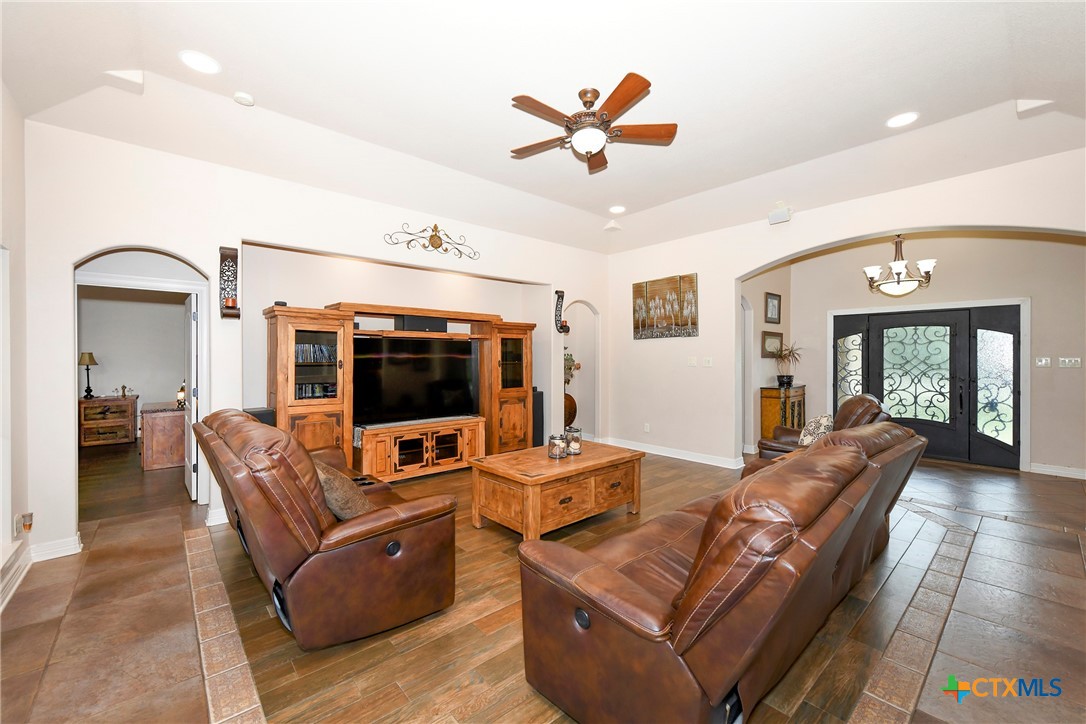 424 Lantana View Property Photo 8
