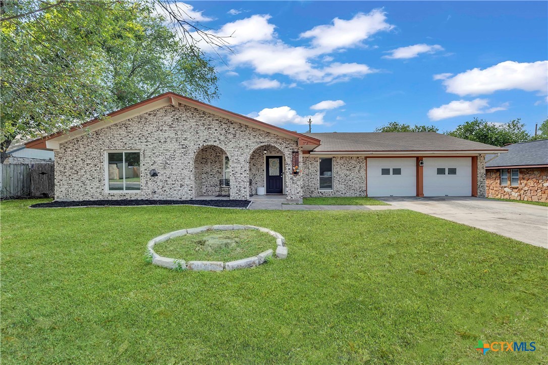 402 Cottonwood Drive Property Photo 1
