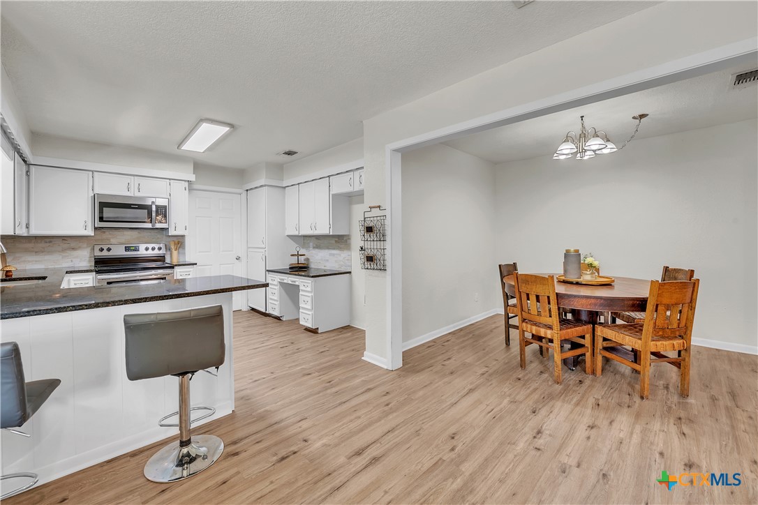 402 Cottonwood Drive Property Photo 4