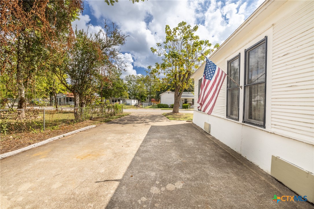 1125 Saint Peter Street Property Photo 3