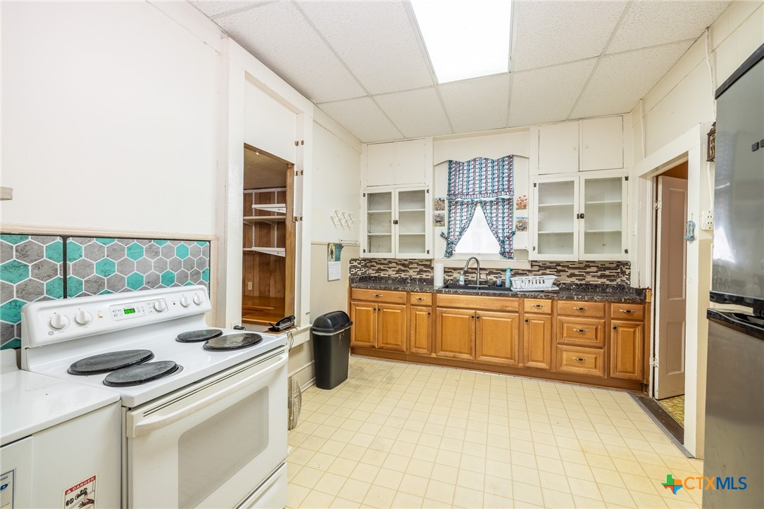 1125 Saint Peter Street Property Photo 11