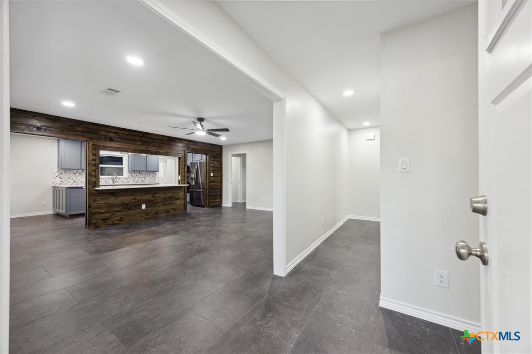 1305 W 1st Street Property Photo 5