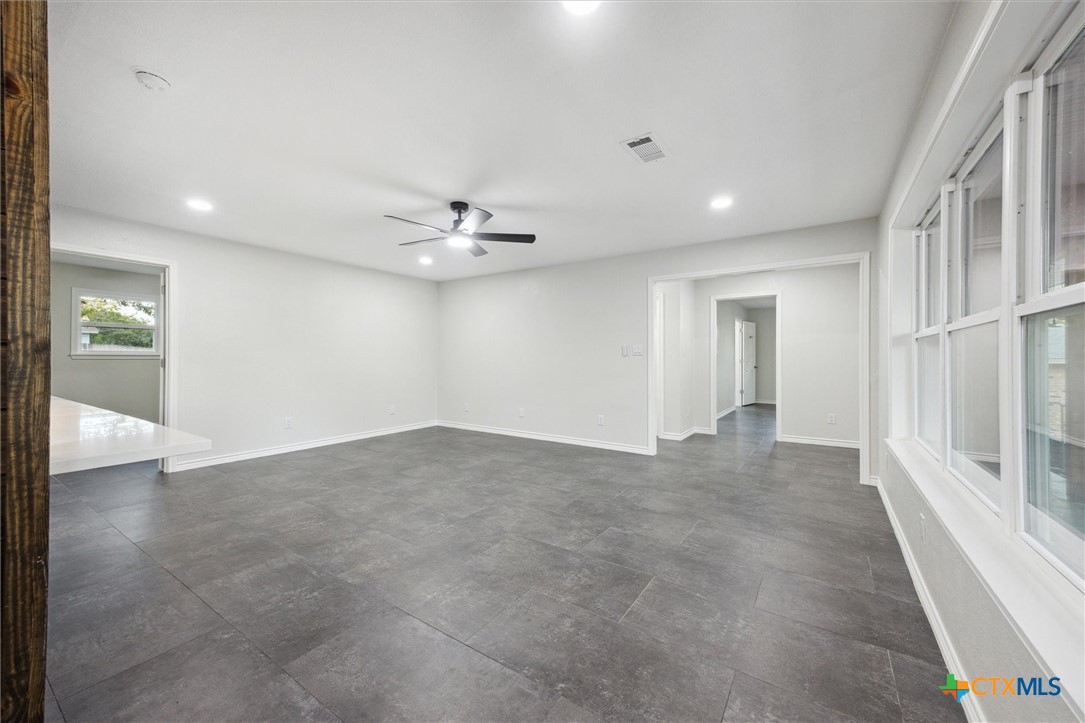 1305 W 1st Street Property Photo 11