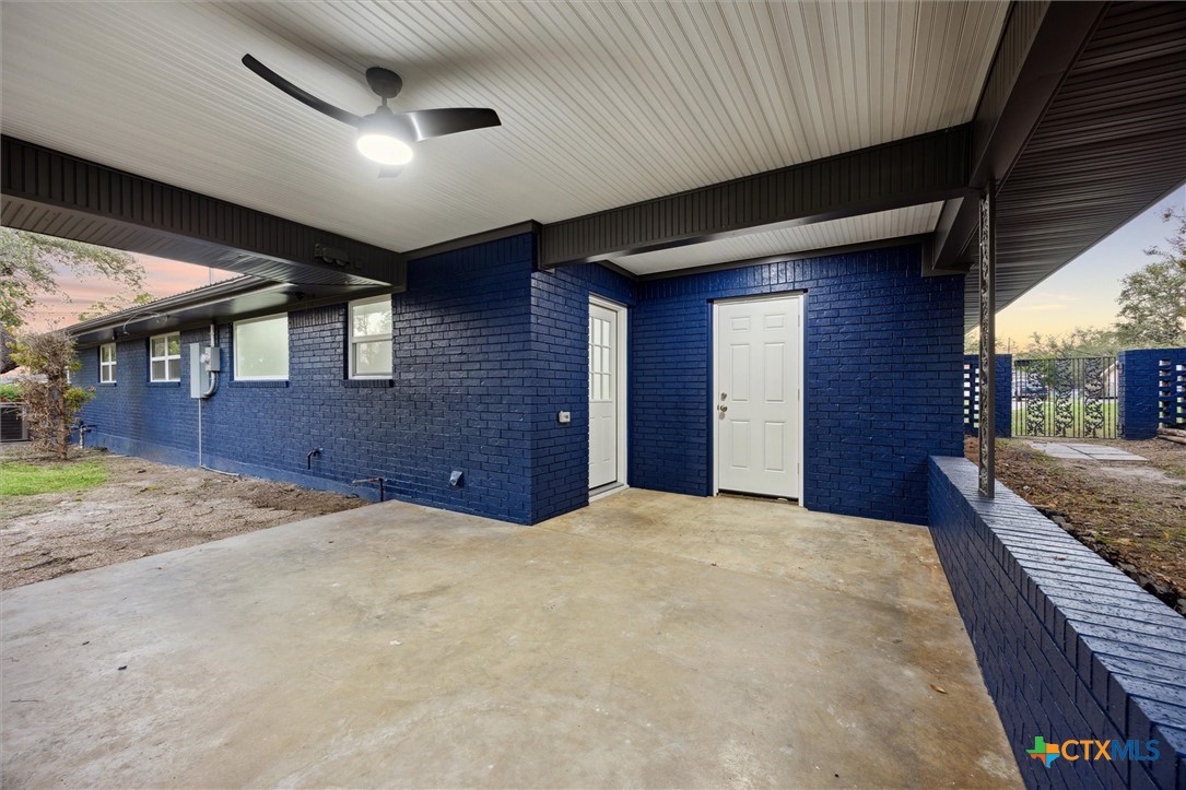 1305 W 1st Street Property Photo 30