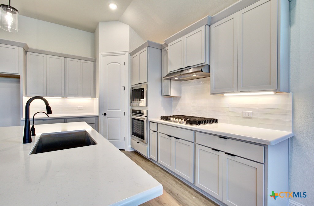 12225 Moon Pool Property Photo 4