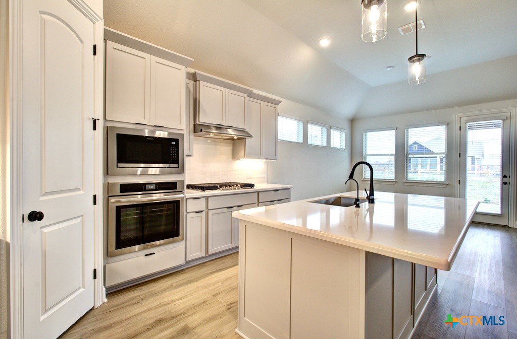 12225 Moon Pool Property Photo 5