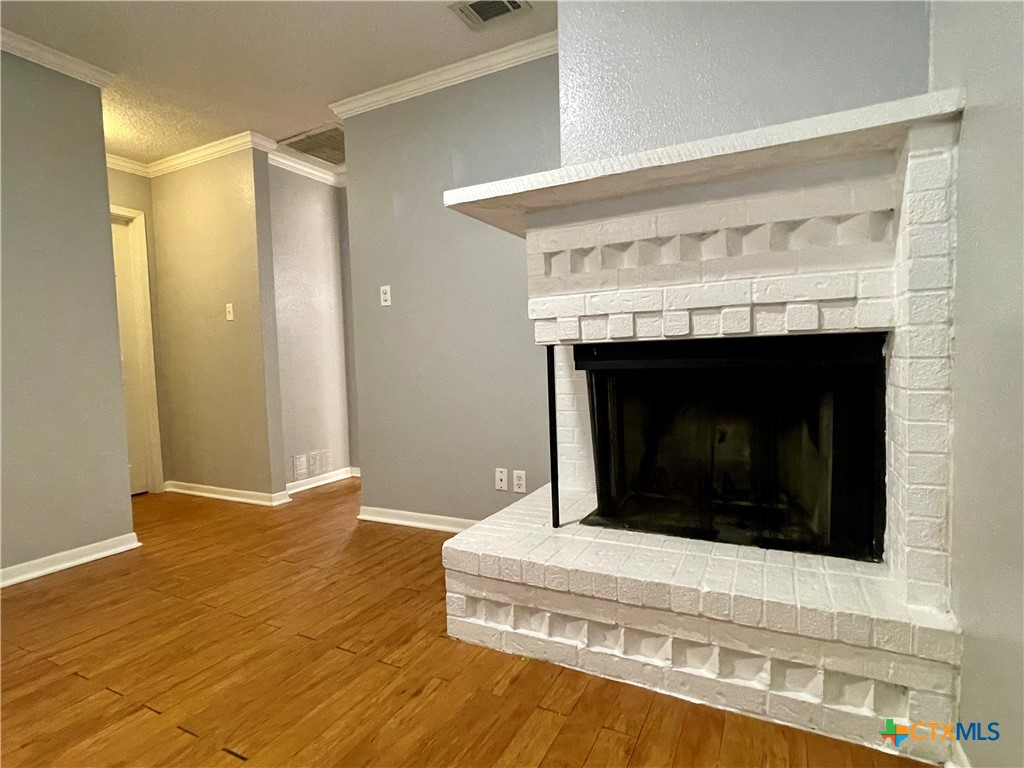 409 Versailles Street Property Photo 4