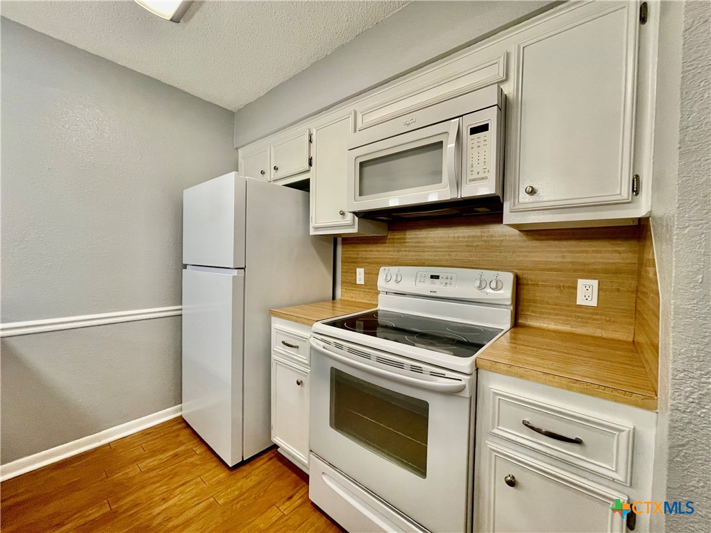 409 Versailles Street Property Photo 6