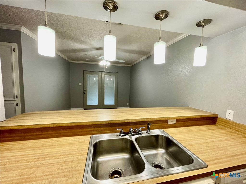 409 Versailles Street Property Photo 8