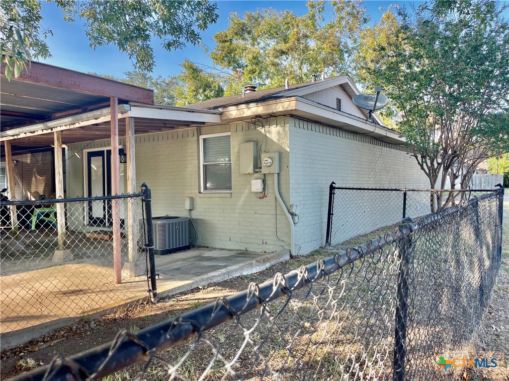 409 Versailles Street Property Photo 19