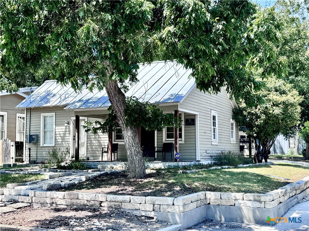 195 E Coll Street Property Photo 2