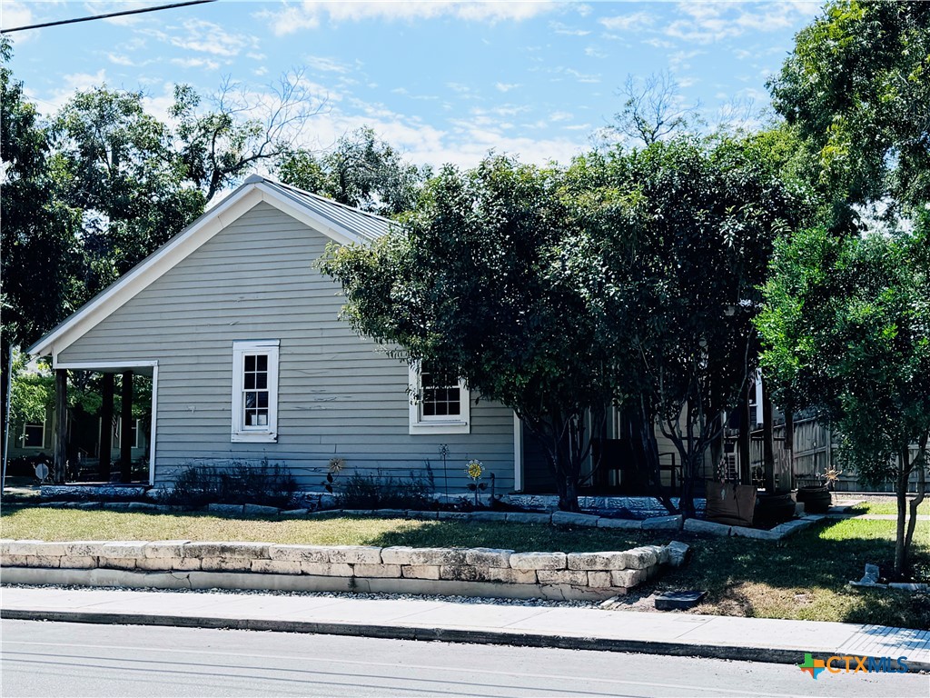 195 E Coll Street Property Photo 3