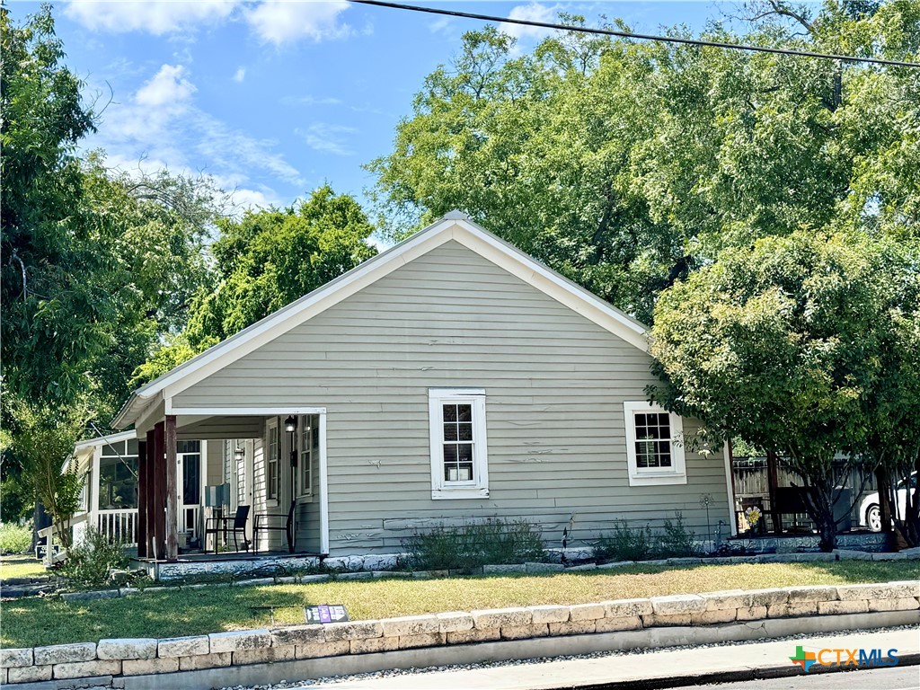 195 E Coll Street Property Photo 4