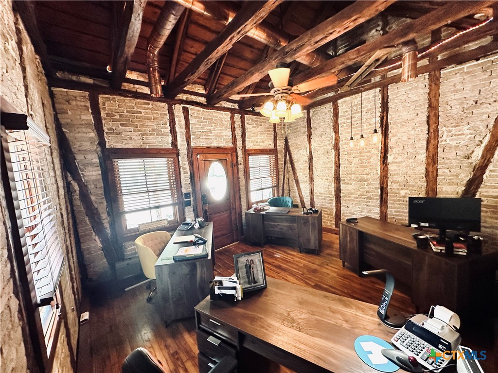 195 E Coll Street Property Photo 7