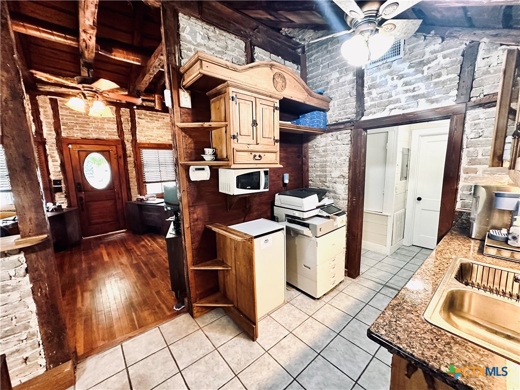 195 E Coll Street Property Photo 11